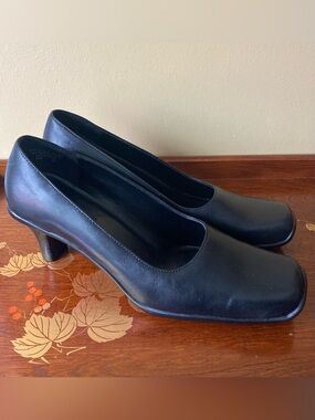 Kenneth Cole Black Leather Heels